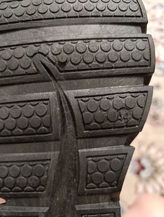 Продам кроссовки мужские