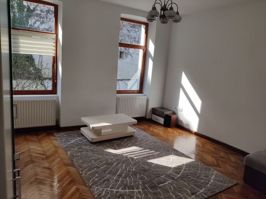Apartament premium în centru, liniște și lumină naturală