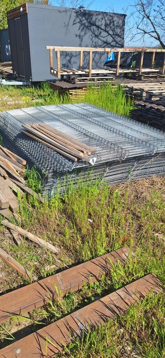Stâlpi pentru gard 40x40x2 la 2.4 ml si panouri 2500x1700