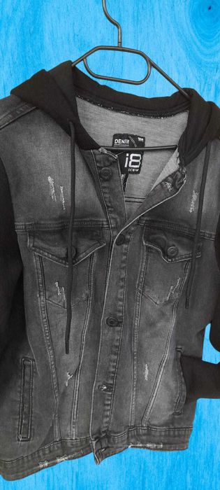 Jacheta din denim gri unisex cu gluga neagra