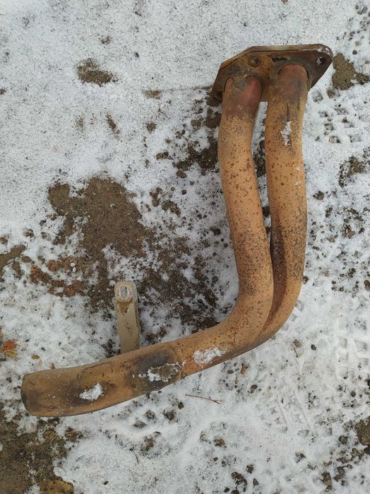 Продам приёмную трубу Ауди B4 2.0