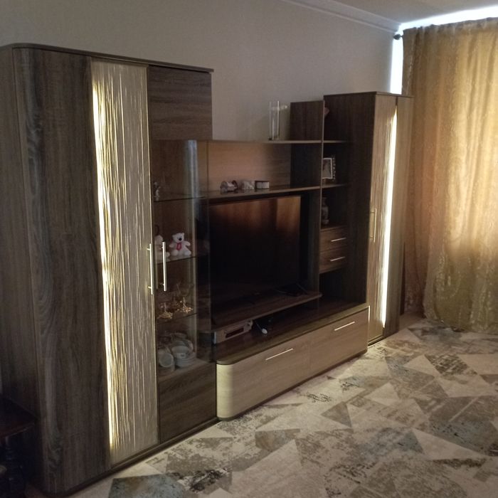 Продам шкаф-витрина Бруна