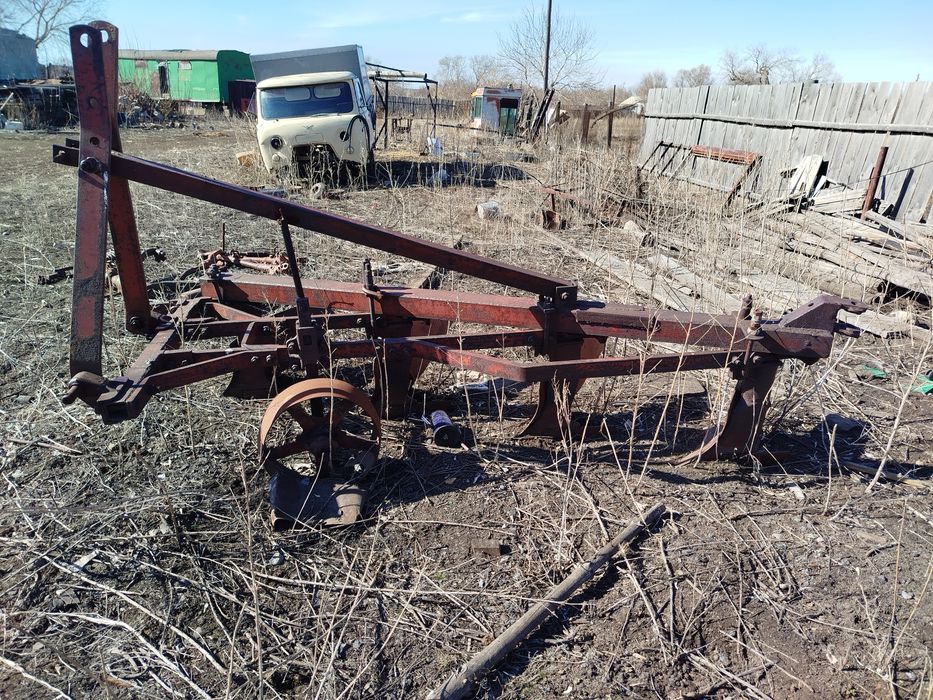 Продам 4-х корпусный плуг от дт75