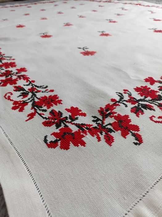 Porturi naționale broderii + o icoană brodată cadou