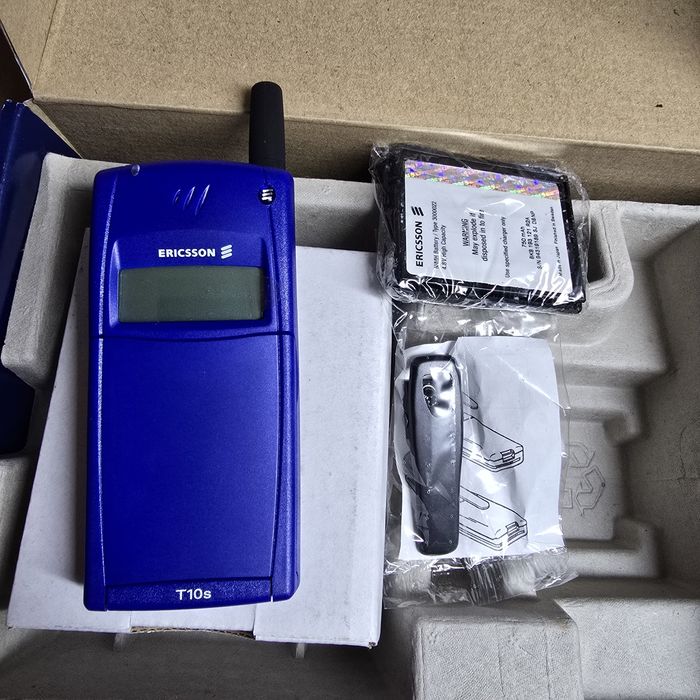 Ericsson T10 – NOU, în cutie