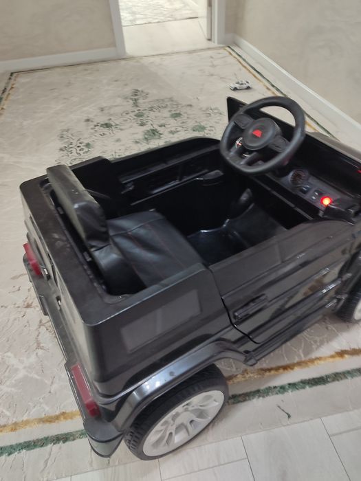 Продам машинку детскую