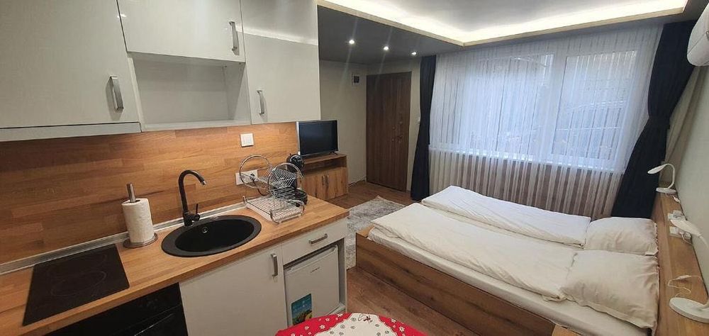 Предлагам новообзаведено студио до Морска градина