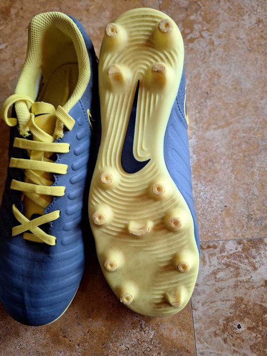 Vând ghete fotbal Nike 37