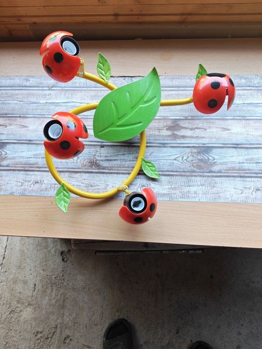 Vând Vand lustra copii 4 gargarite