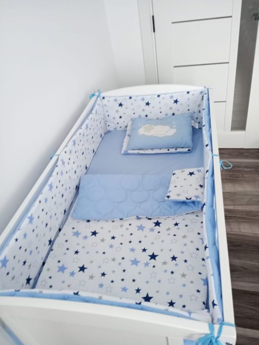 Pătuț de bebe alb,scoica mașină,scaun de masa