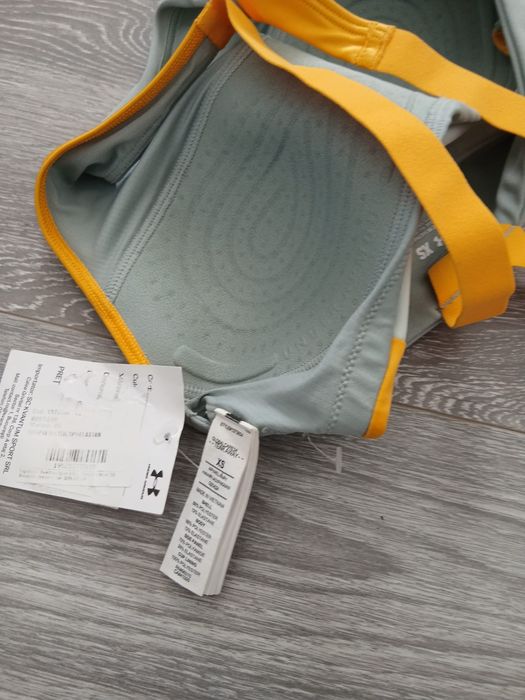 Bustieră under armour