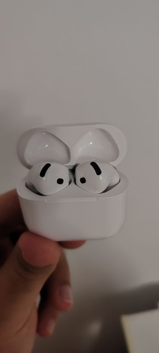 Airpods gen 4 anc și USB-C noi