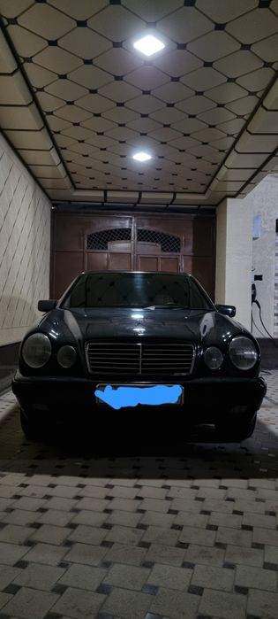 Mersedes 210 .Yili 1995