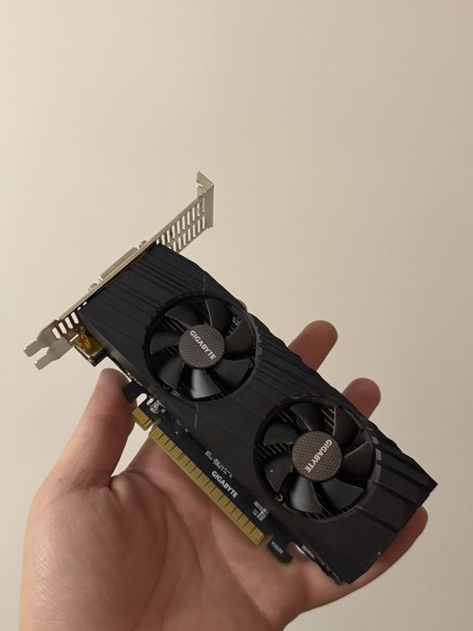 Видеокарта GTX 1650 4гб Gygabyte