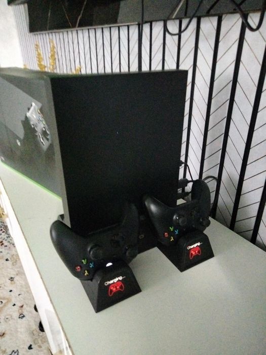 Продам Xbox One X