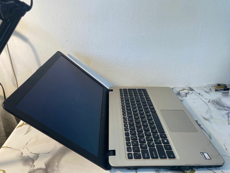 ASUS Vivo book офисник