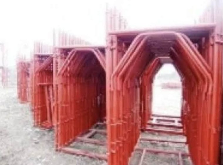 Inchiriat schele metalice