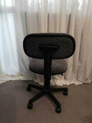 Офис стол с повдигащ механизъм