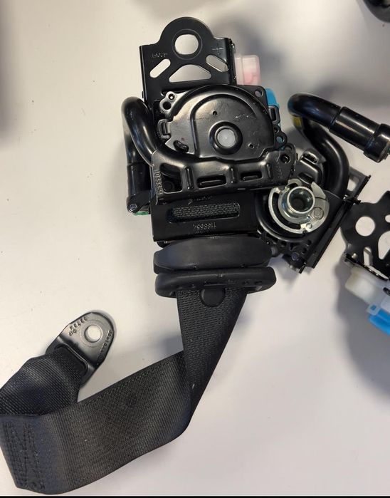 Deblocare centuri auto