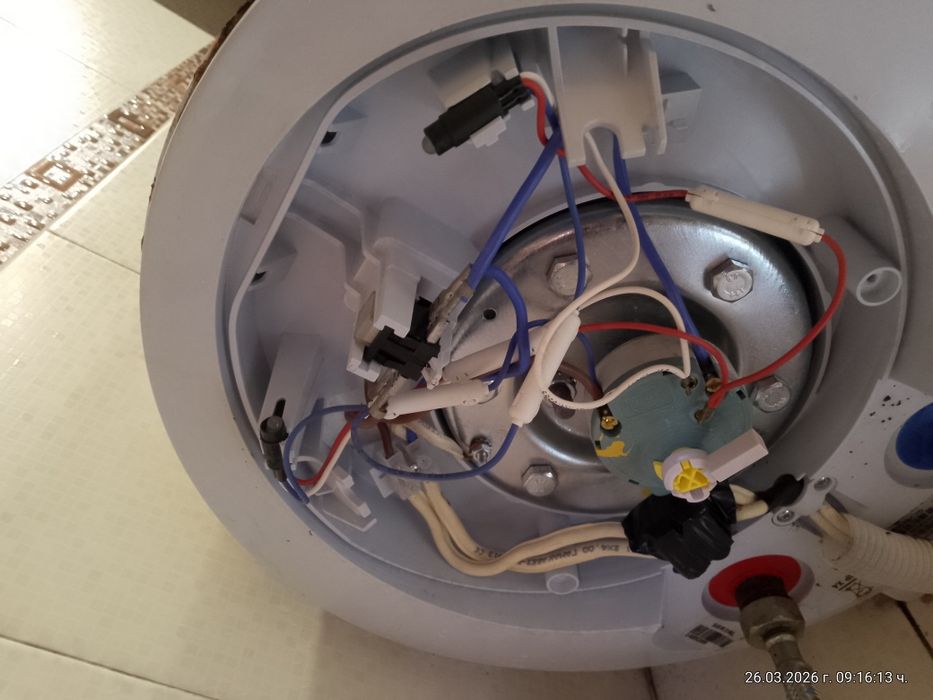 Продавам бойлер на Теси 5 годишен,работил много малко