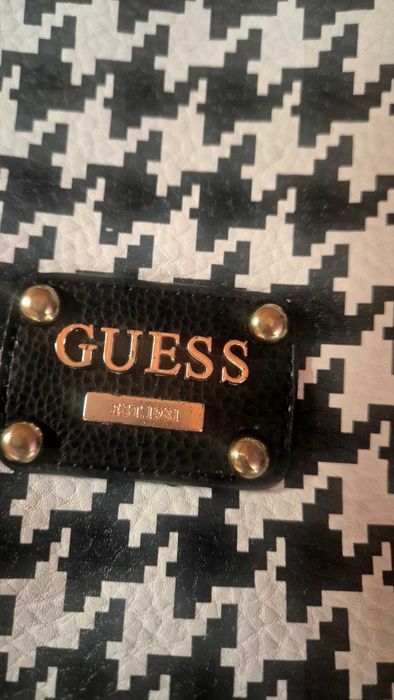 Продавам Чанта Guess #