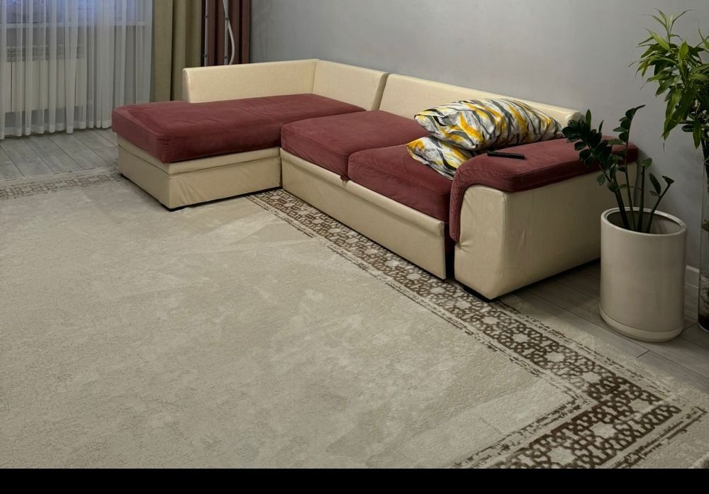 Продаётся ковёр качественный. 24/7.