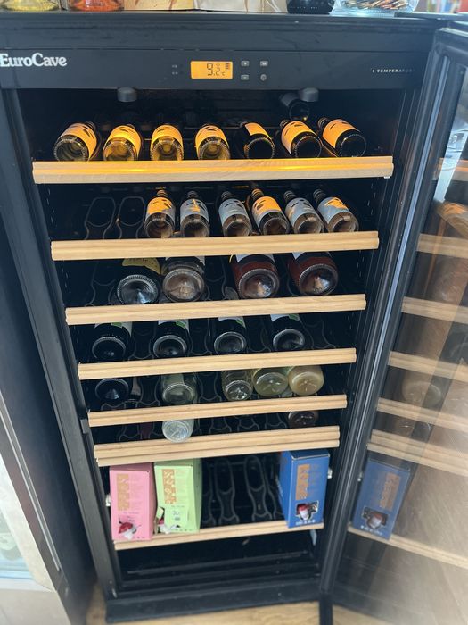 Професионала витрина за Вино