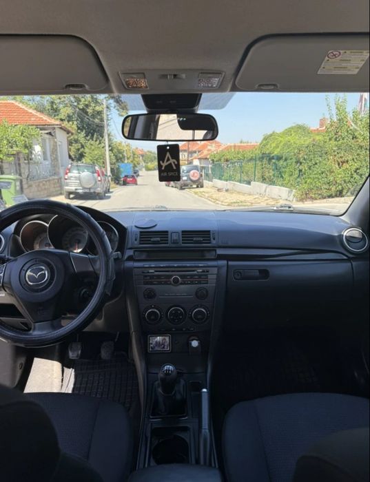 Продавам Mazda 3