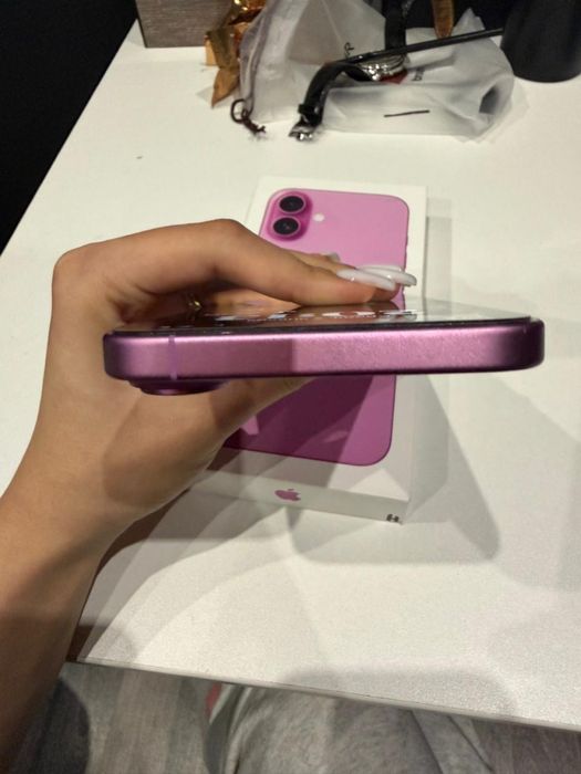 Iphone 16 plus розовый