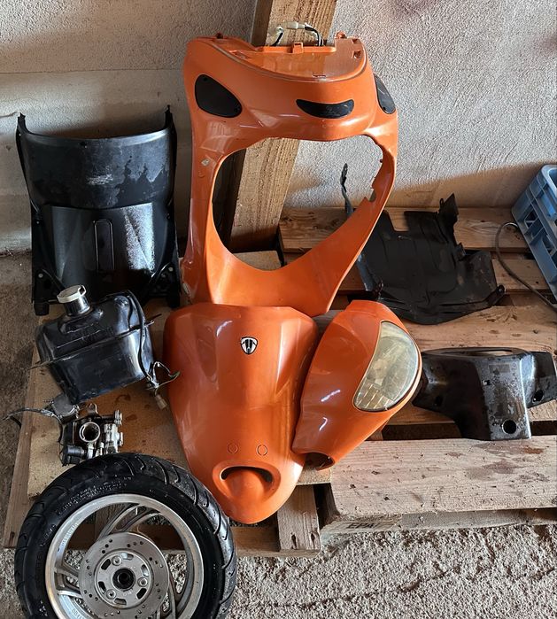 Части за скутер.