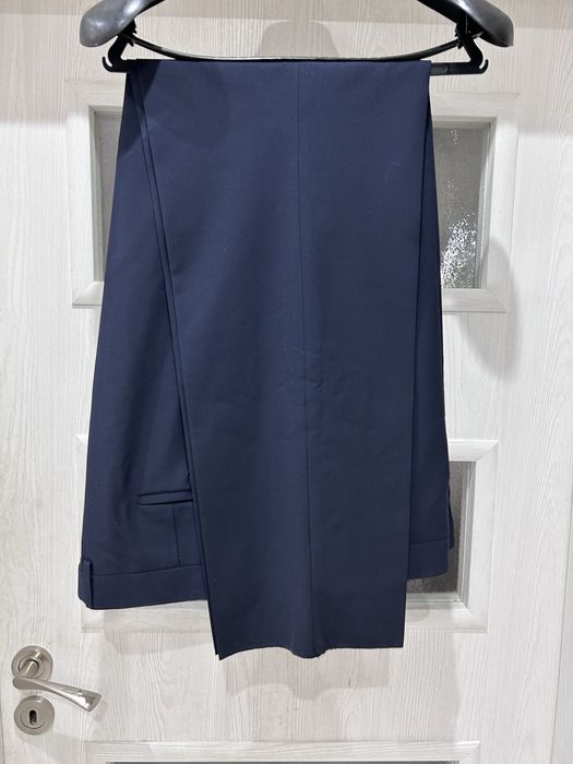 Чисто нови мъжки костюми