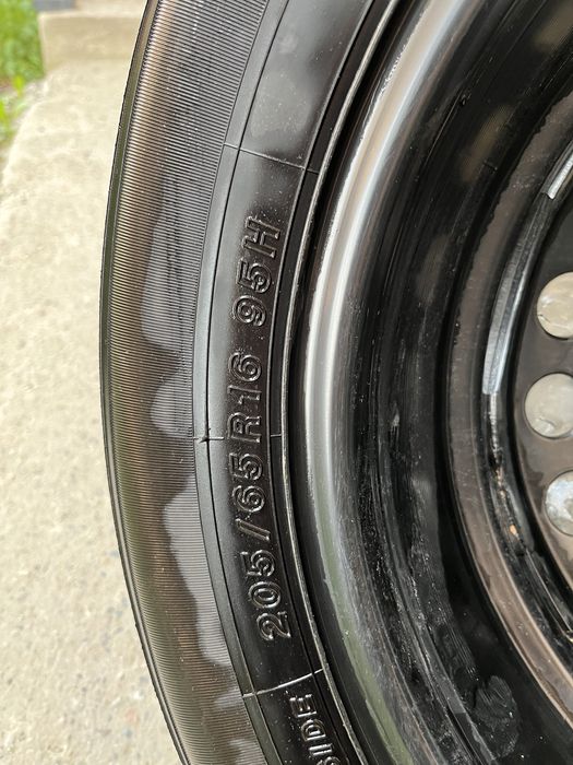 Новые шины + диски еще есть калпак