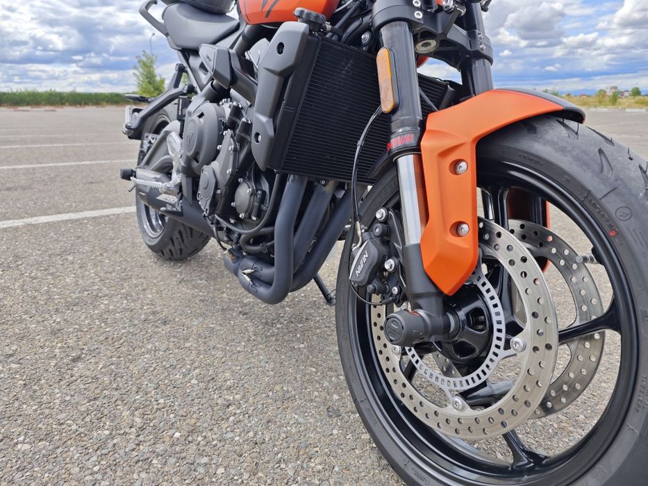 Vând Triumph trident 660 2023