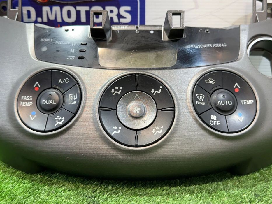 PANOU CENTRAL COMANDA CLIMA TOYOTA RAV 4 2.2 DIESEL 2AD-FTV 2012 COD OEM 4554202040 5590042381 2013-2018