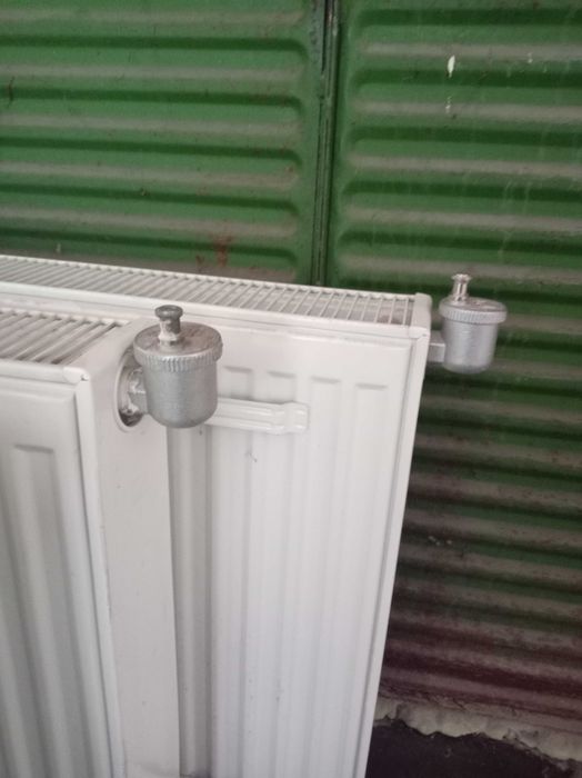 Панелни стражишки радиатори 3 бр с размери 2300/60/10