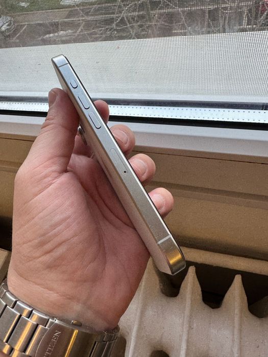 Vand Iphone 15 Pro 256 white - 91% bateria