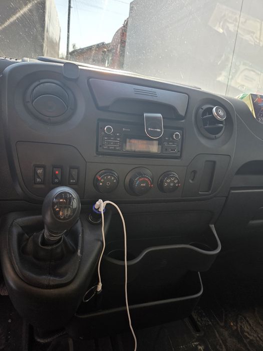 Vând Renault Master