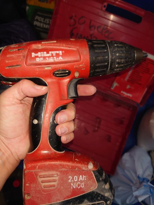 2 Mașini înșurubat, găurit HILTI