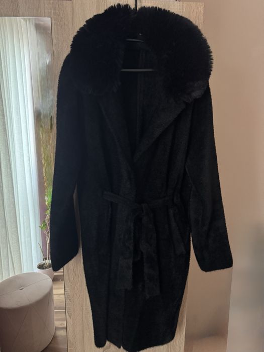 Меко палто с пухена яка