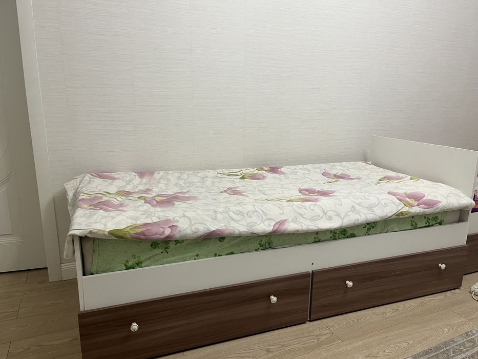 Продам кровать с матрасом