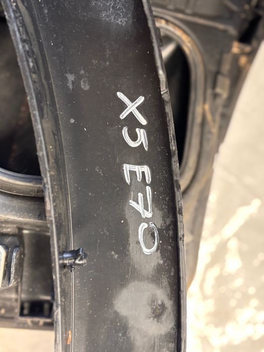 BMW X5 E70 (2007–2013) – дясна лайсна за калник