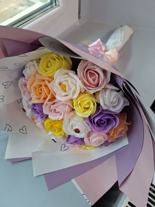 Aranjamente florale potrivite pentru aceste zile superbe ce urmează