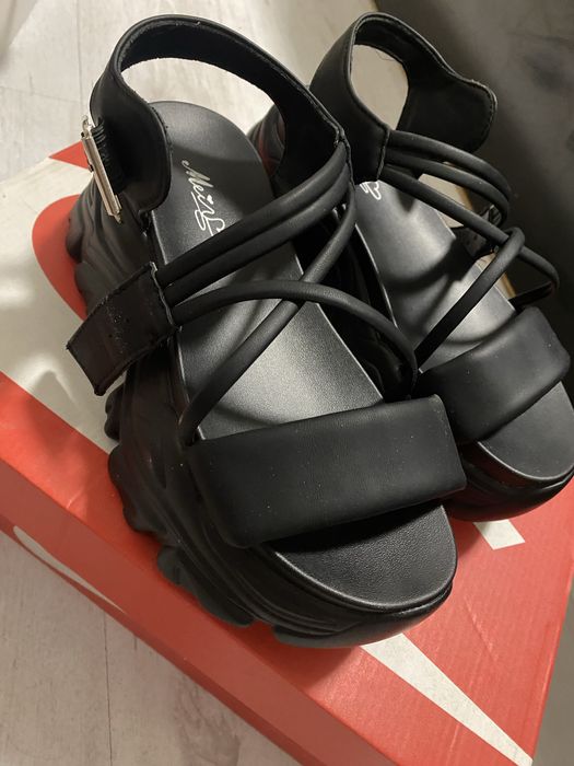 Чисто нови сандали на платформа 35 номер