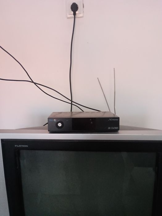 Продам телевизор и отау ТВ приставка