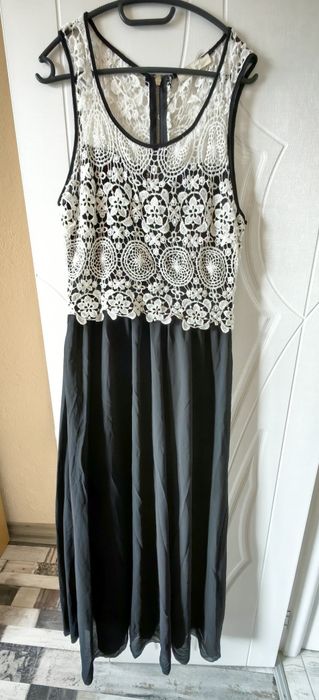 Дълга рокля с дантела