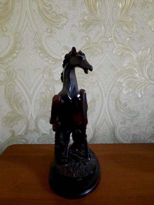 Статуетка лошадь