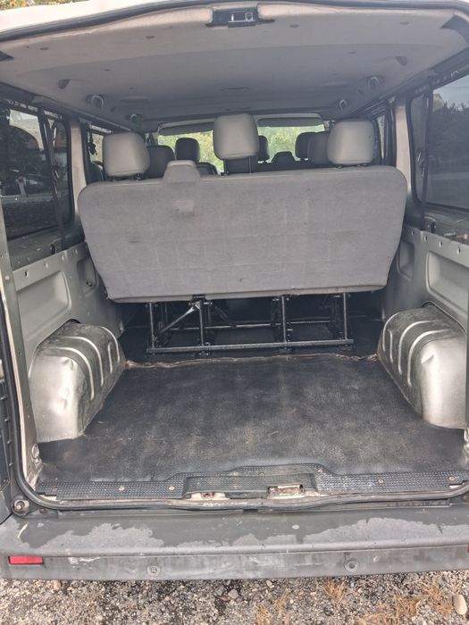 Vând Renault Trafic 2.0Diesel model lung 9locuri.