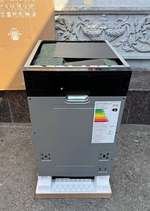Встраиваемая посудомоечная машина Samsung DW50R4040BB