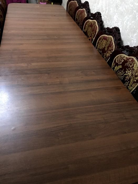 Стол без стульев