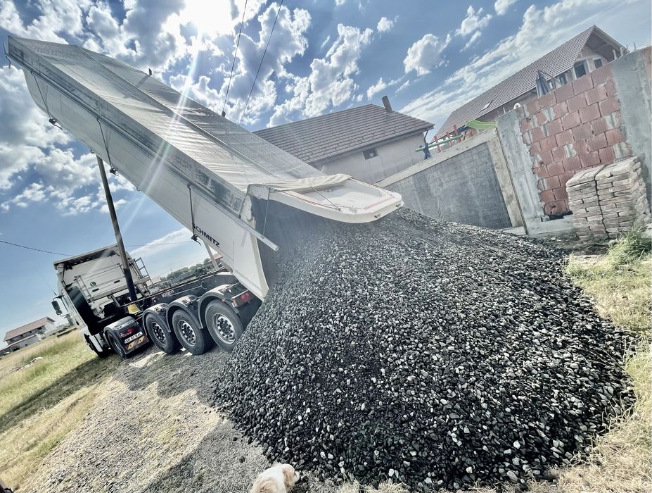 Livrez la comanda nisip, balast, sort, piatra concasata, refuz de ciur